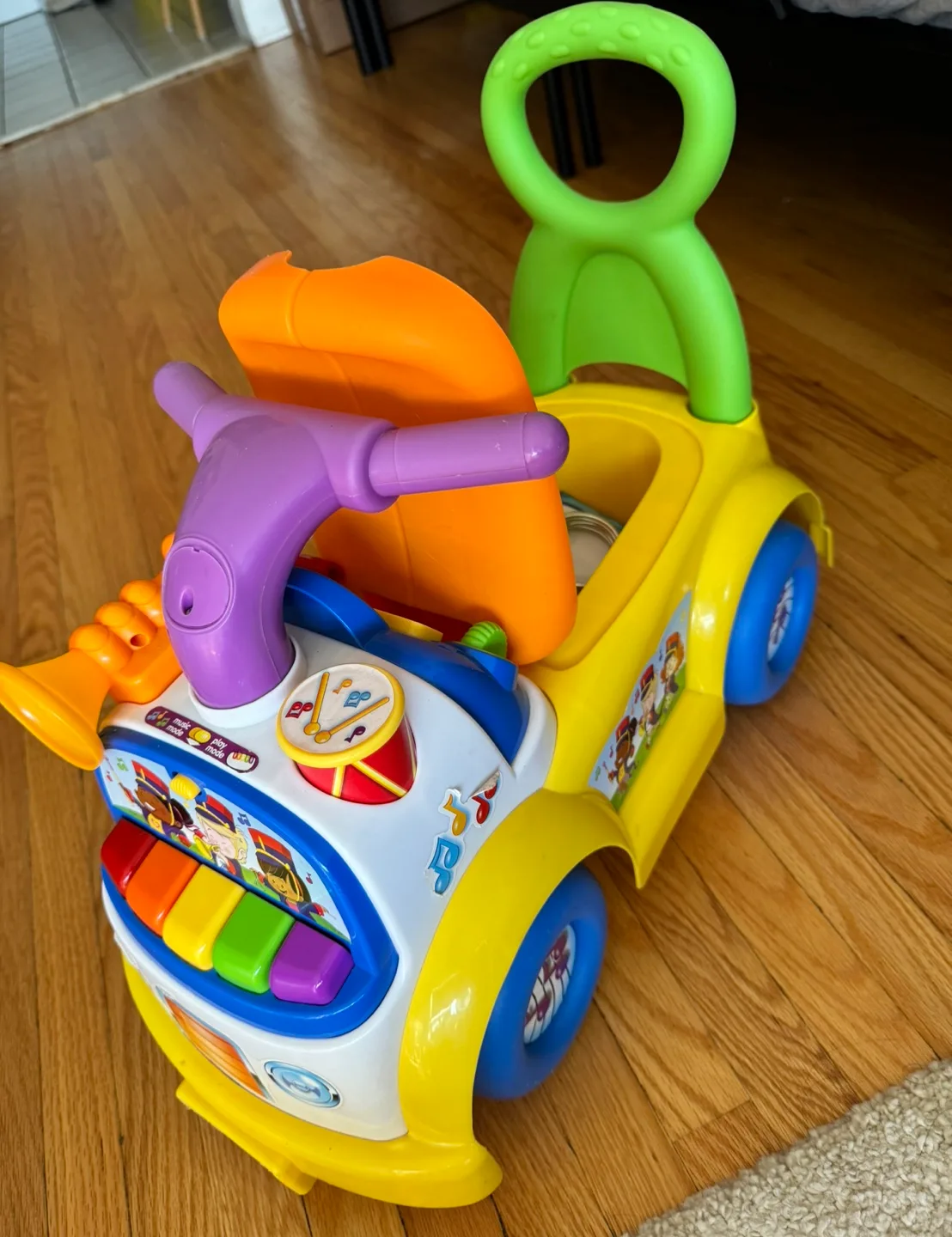 Fisher-Price Laugh & Learn Musical Ride-On image indicator(2)