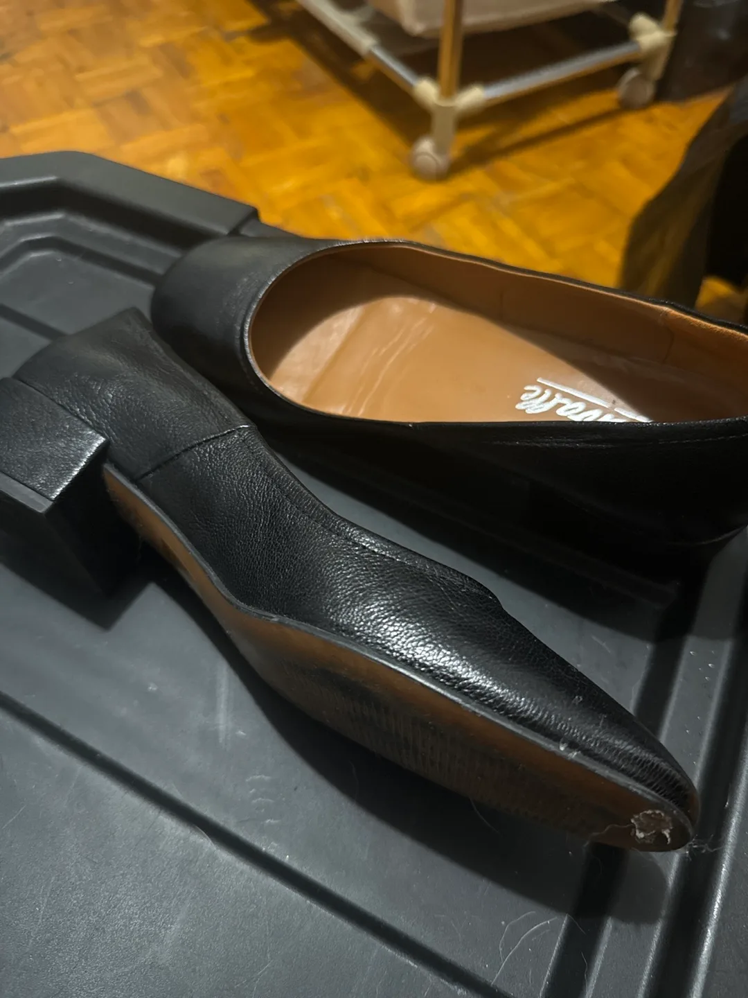 Shoes 9 image indicator(2)