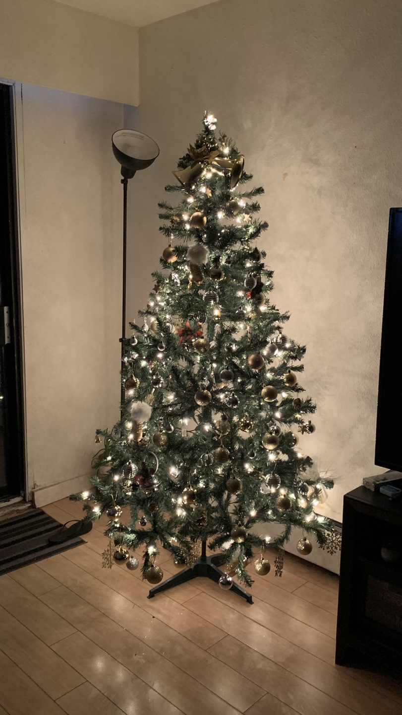 6 ft Pre-lit Artificial Christmas Tree - photo 3
