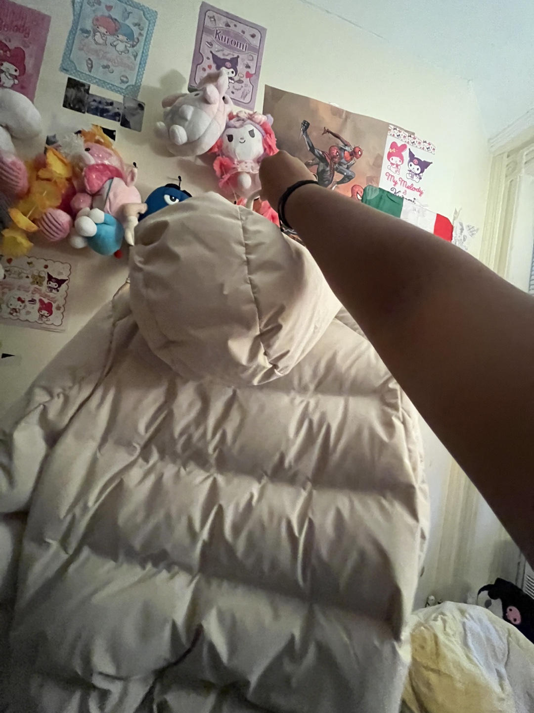 Uniqlo White Puffer Jacket - photo 3