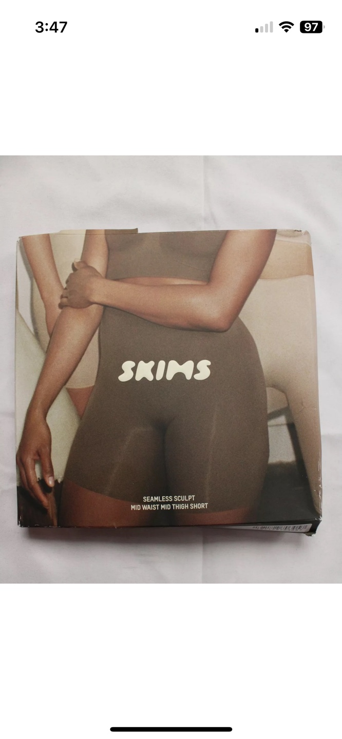 SKIMS Seamless Sculpt Mid Waist Mid Thigh Short - Size Small