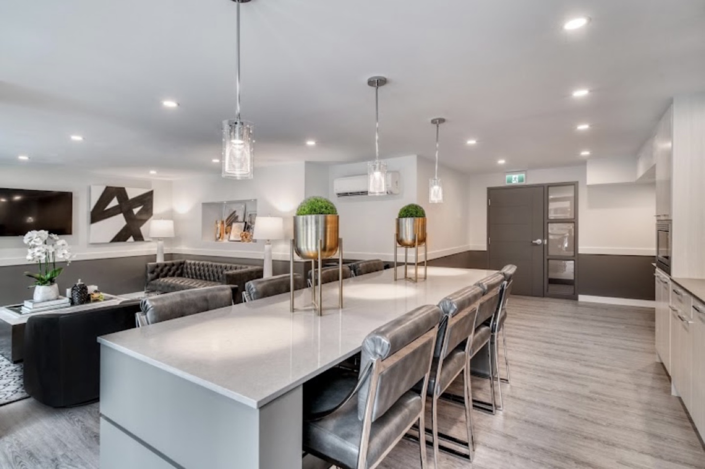 1 Bedroom Condo in Downtown Calgary - photo 3