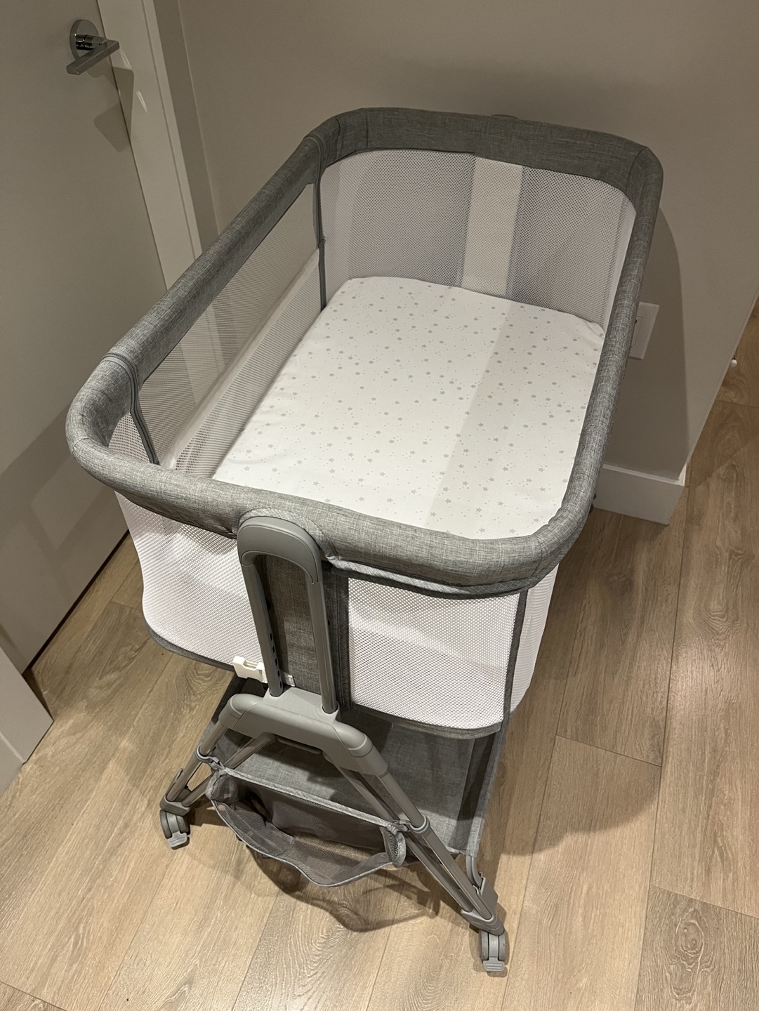 Bassinet Co-Sleeper on Wheel - photo 2