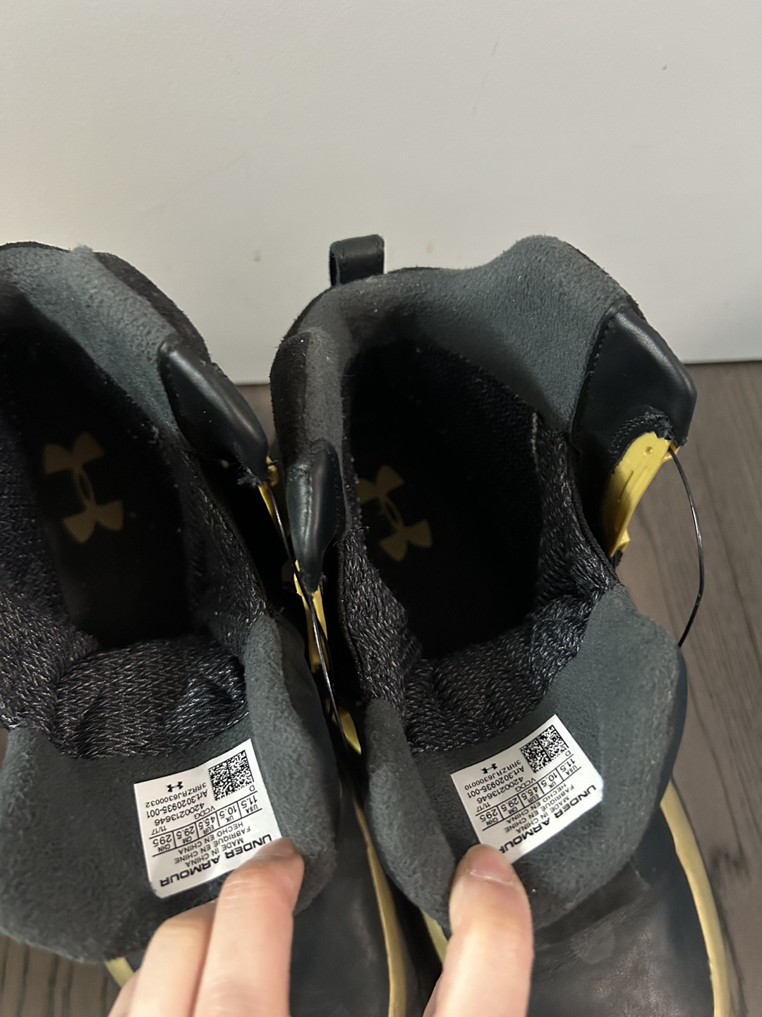Under Armour Men's Black and Gold Hiking Boots - photo 2