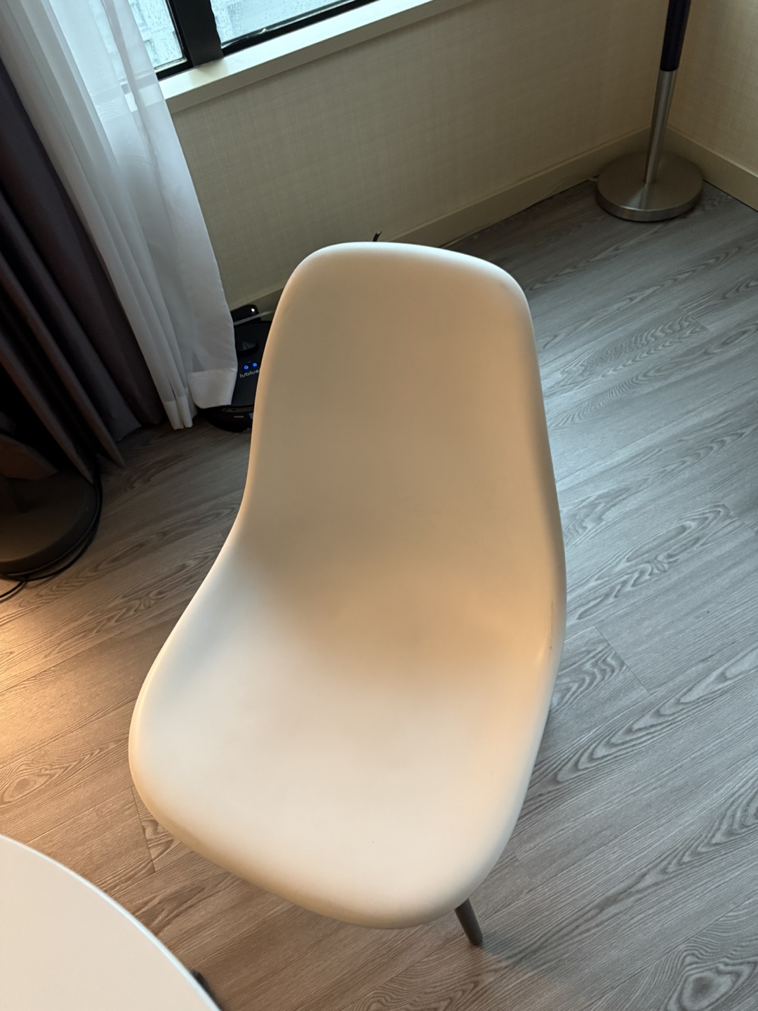 White Dining Table and Chairs - photo 4