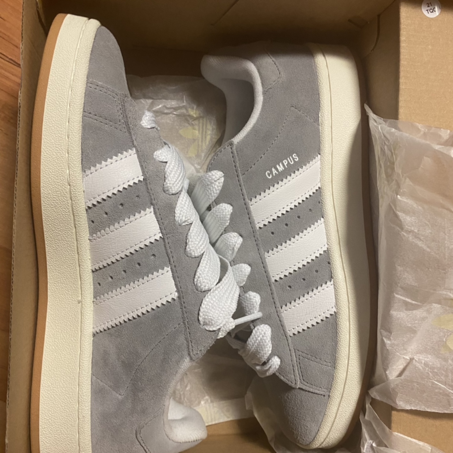Adidas Campus 00s Size 8 New with box. selling to buy pc