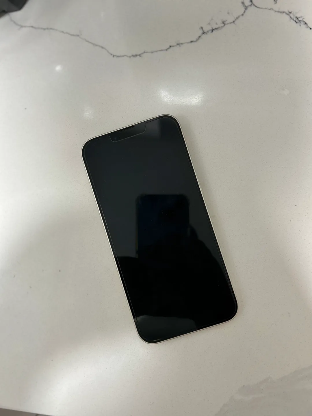 iPhone 14 (White) thumbnail