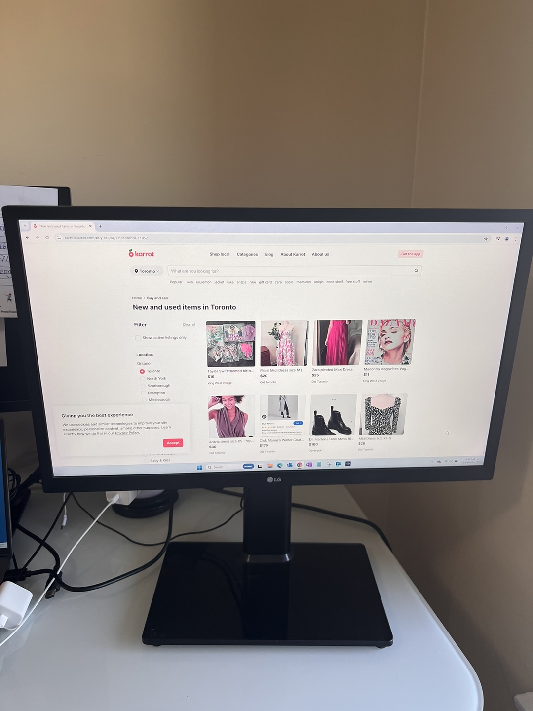 LG Monitor with Standing Desk Stand Riser & HDMI cable
