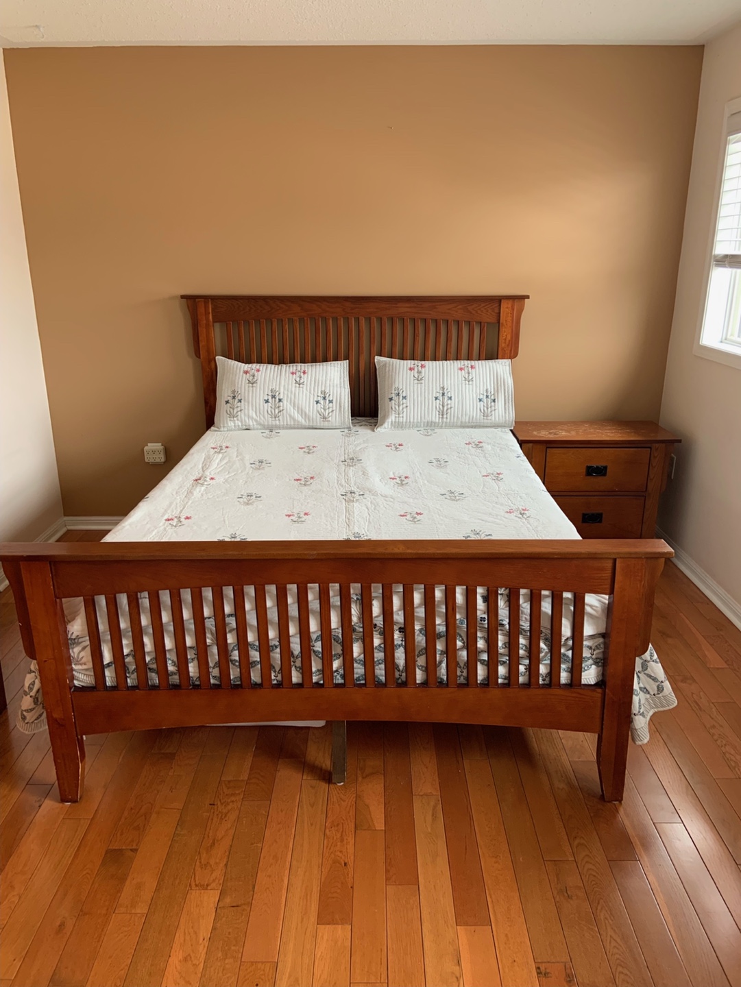 Queen Size Wooden Bed Frame with mattress box