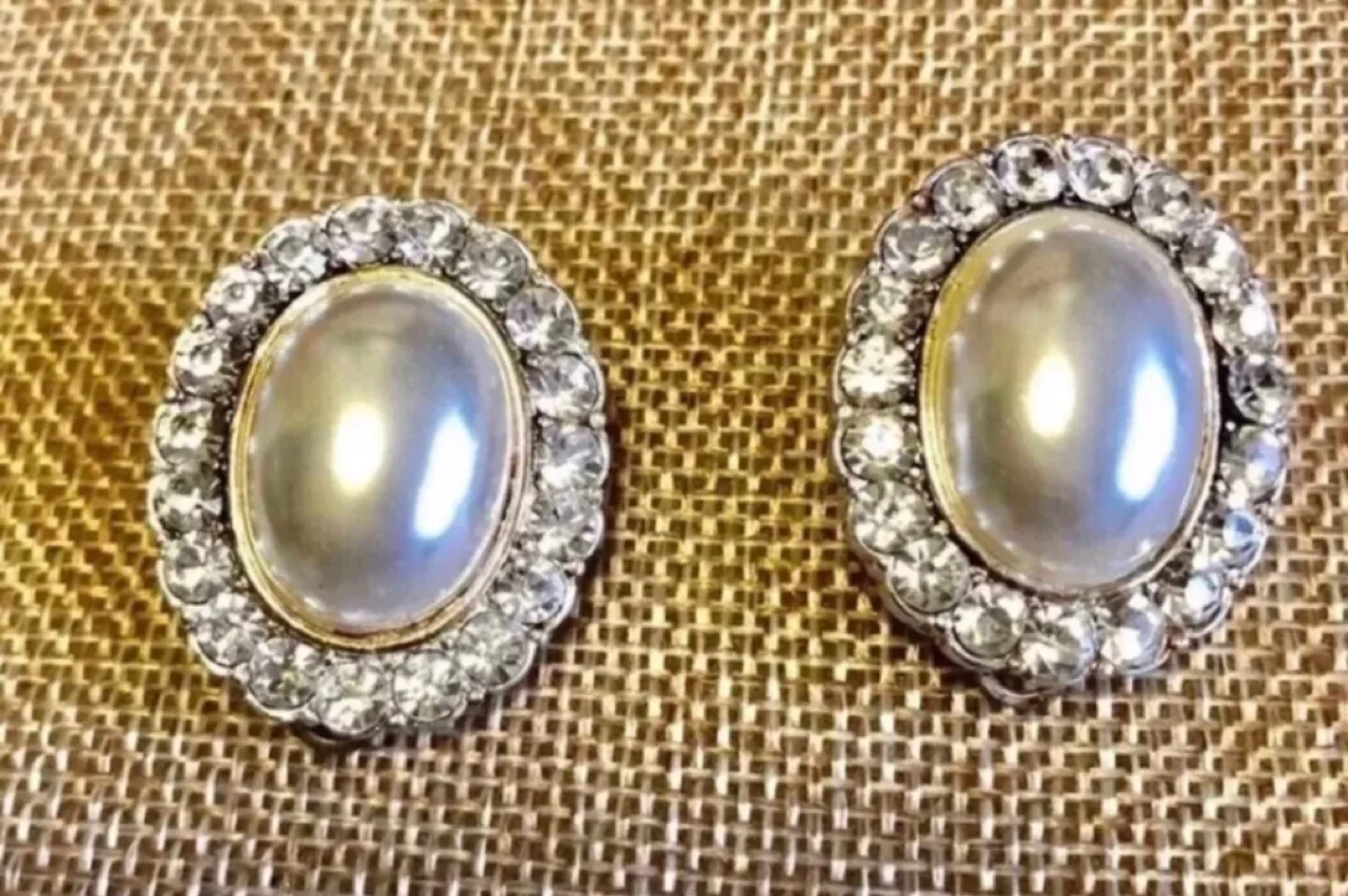 Vintage Faux Pearl Clip On Earrings image indicator(2)