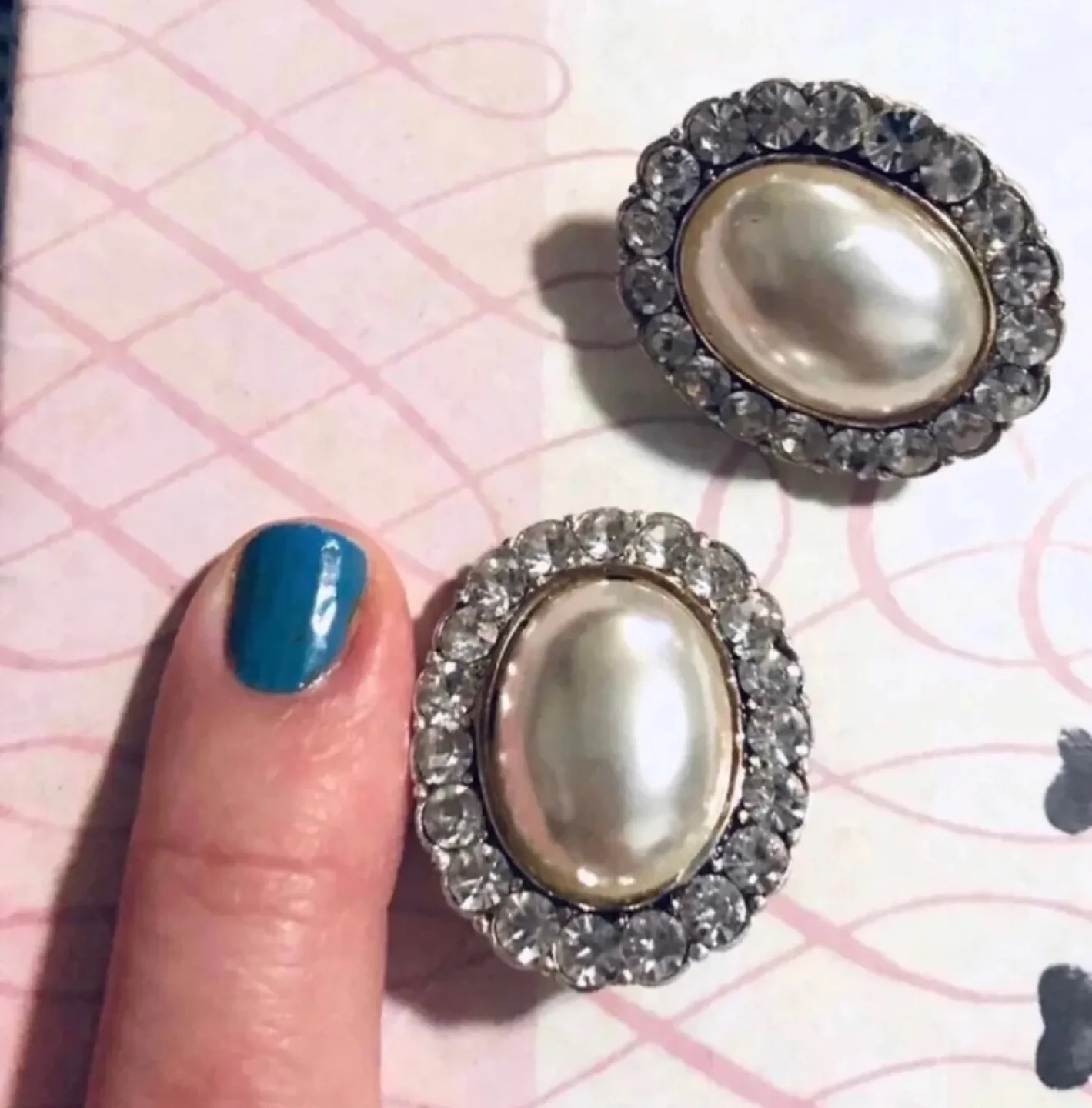 Vintage Faux Pearl Clip On Earrings image indicator(5)