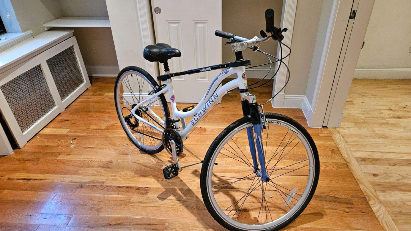 Schwinn Women's Hybrid Bike - photo 2