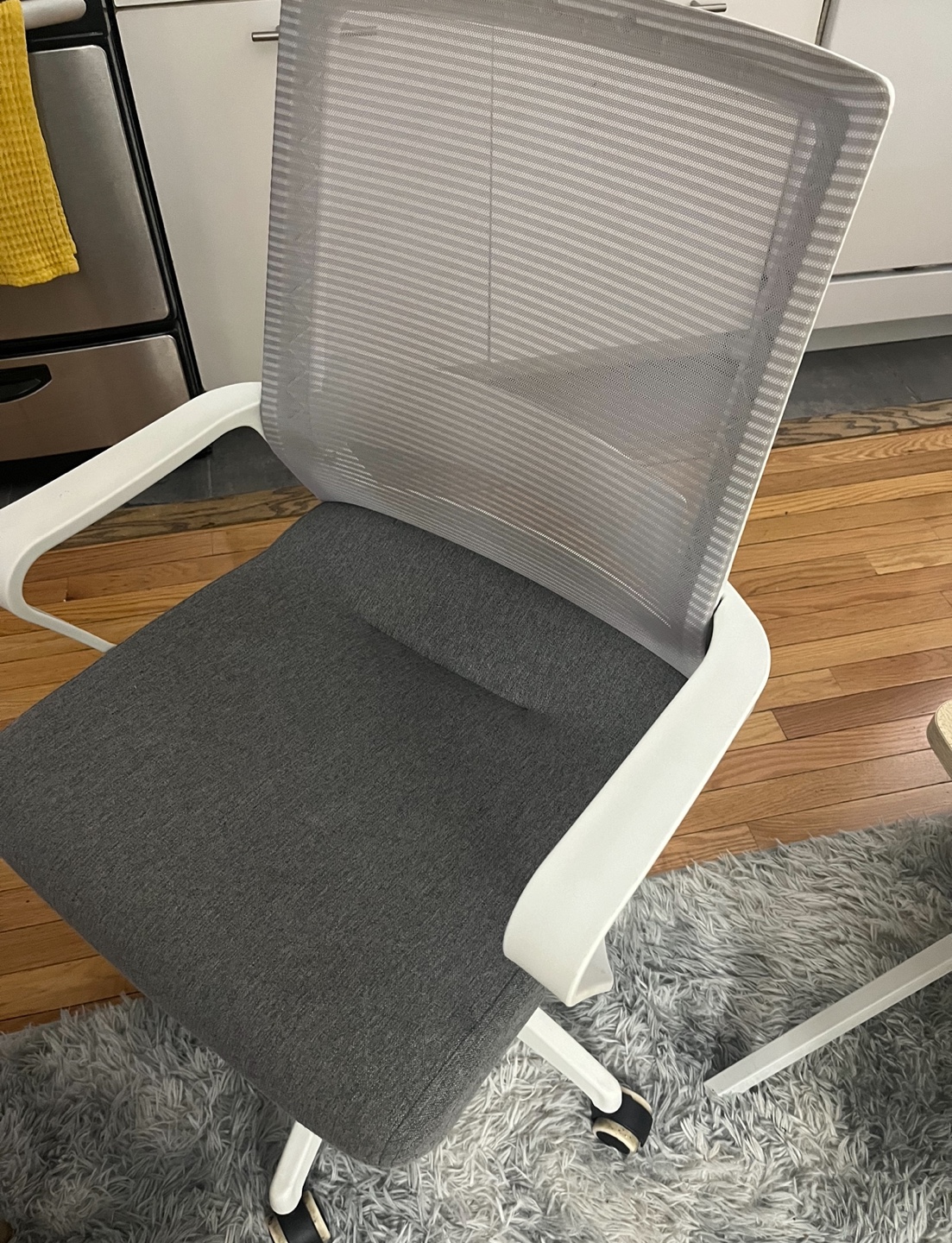 White Mesh Office Chair and Desk Set $150 - photo 2