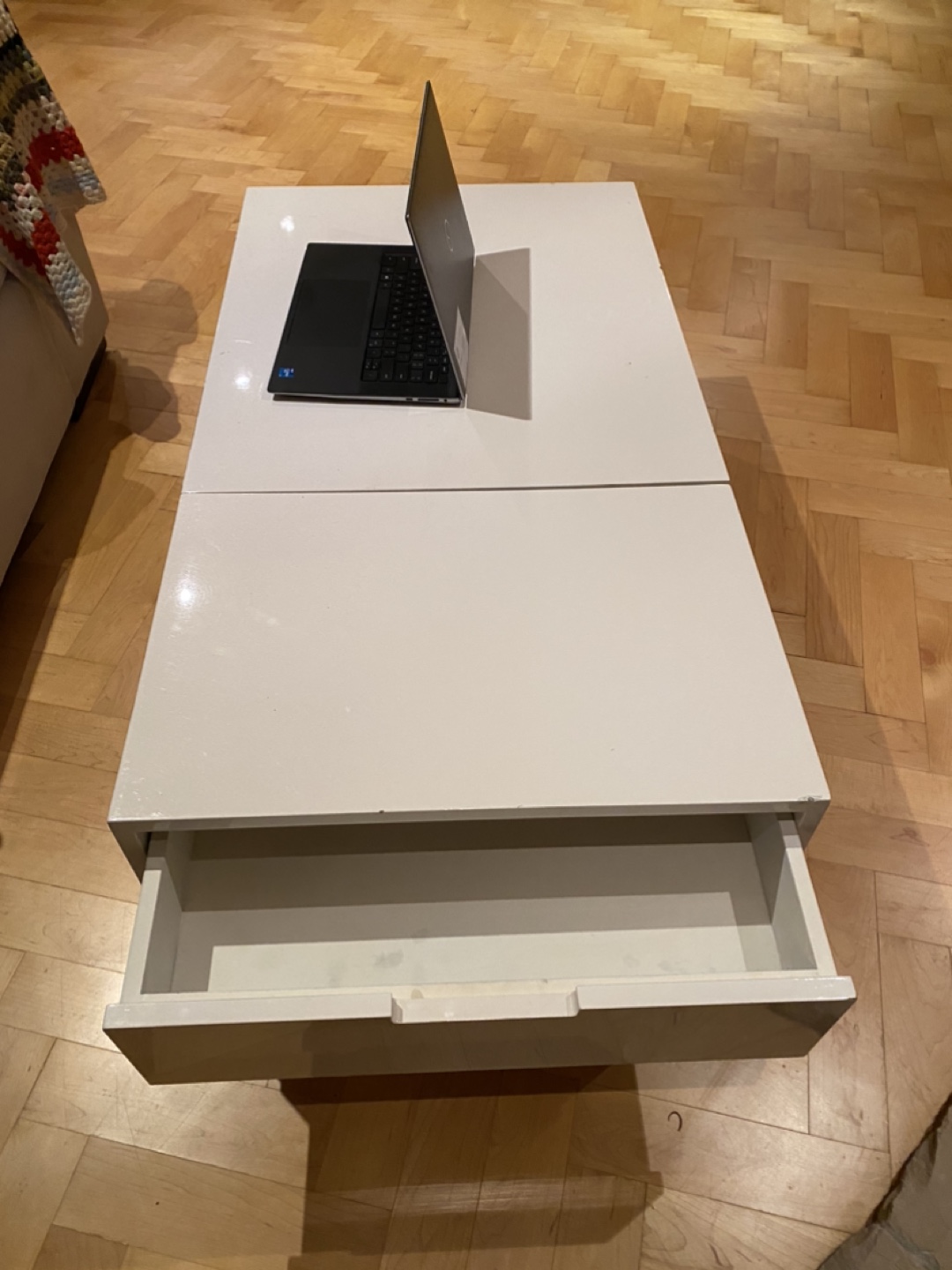 White Lift Top Coffee Table converts into desk ! - photo 3