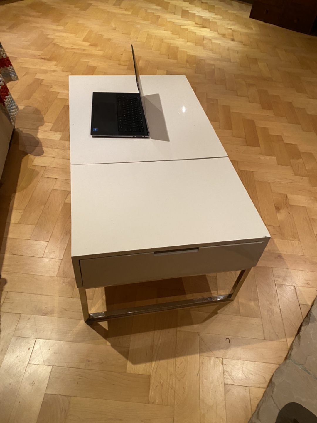 White Lift Top Coffee Table converts into desk !