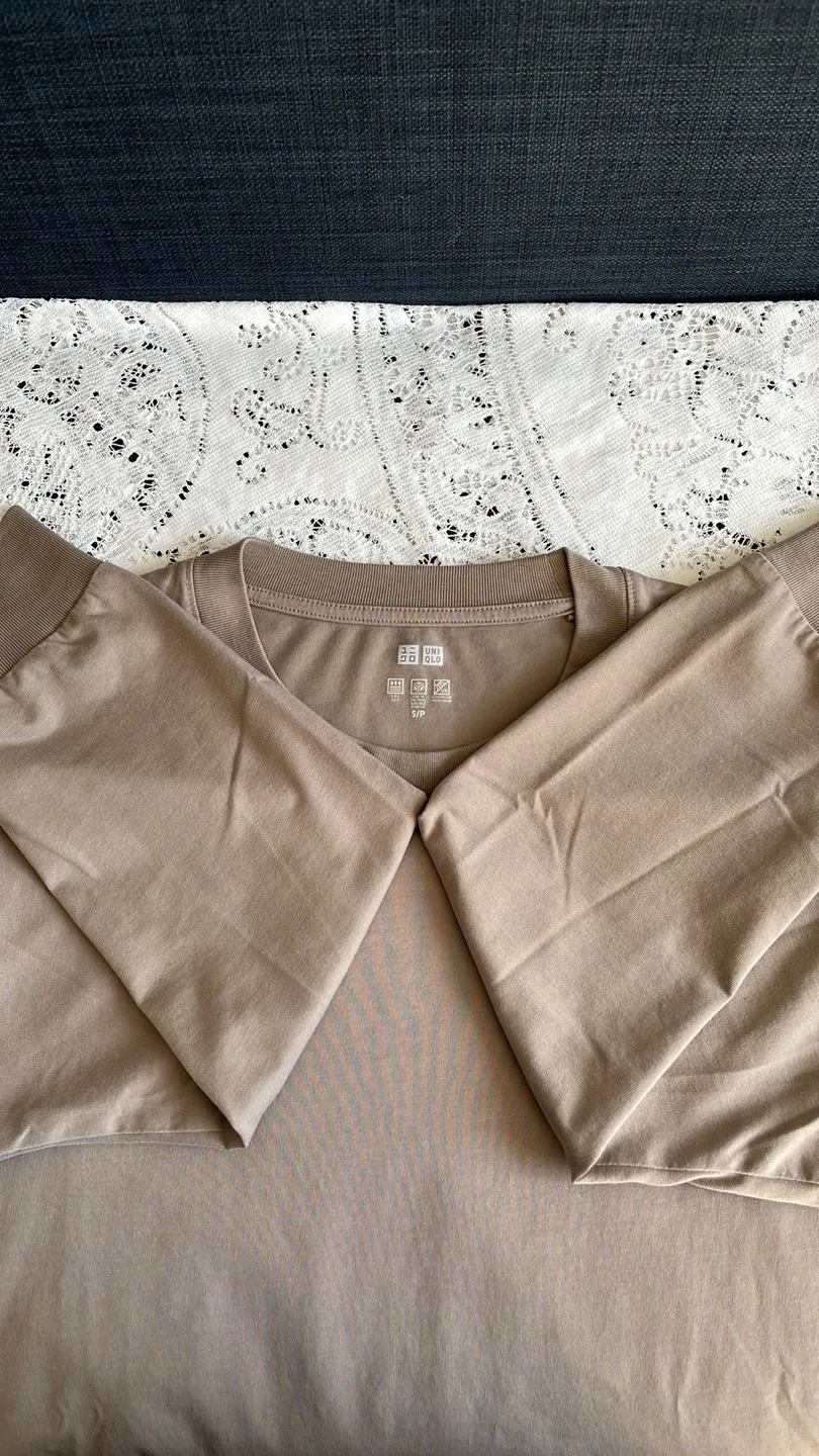 UNIQLO Long Sleeve Men’s T-Shirt (Small) image indicator(4)