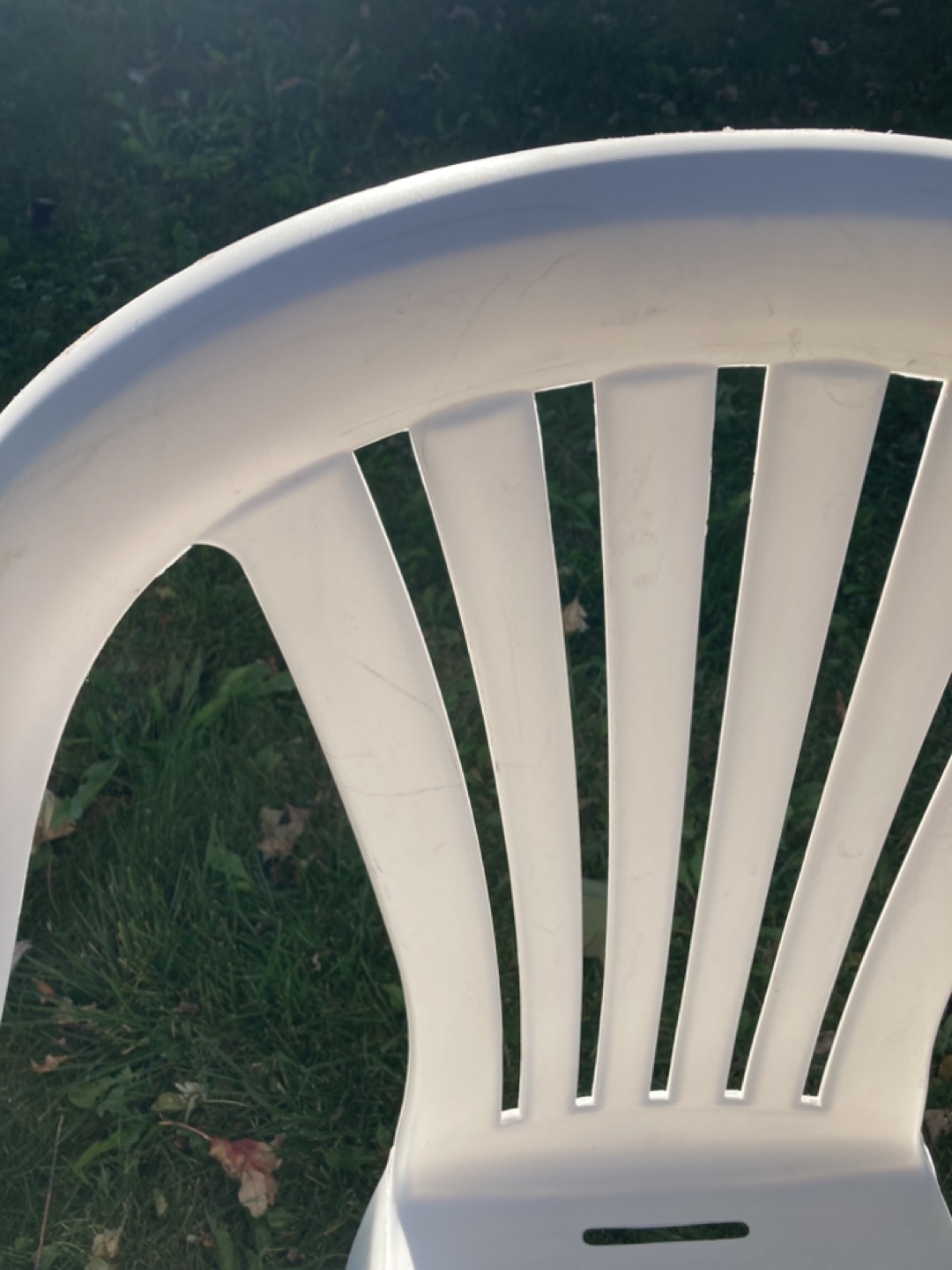 🥕Three White Plastic Lawn Chairs - photo 4