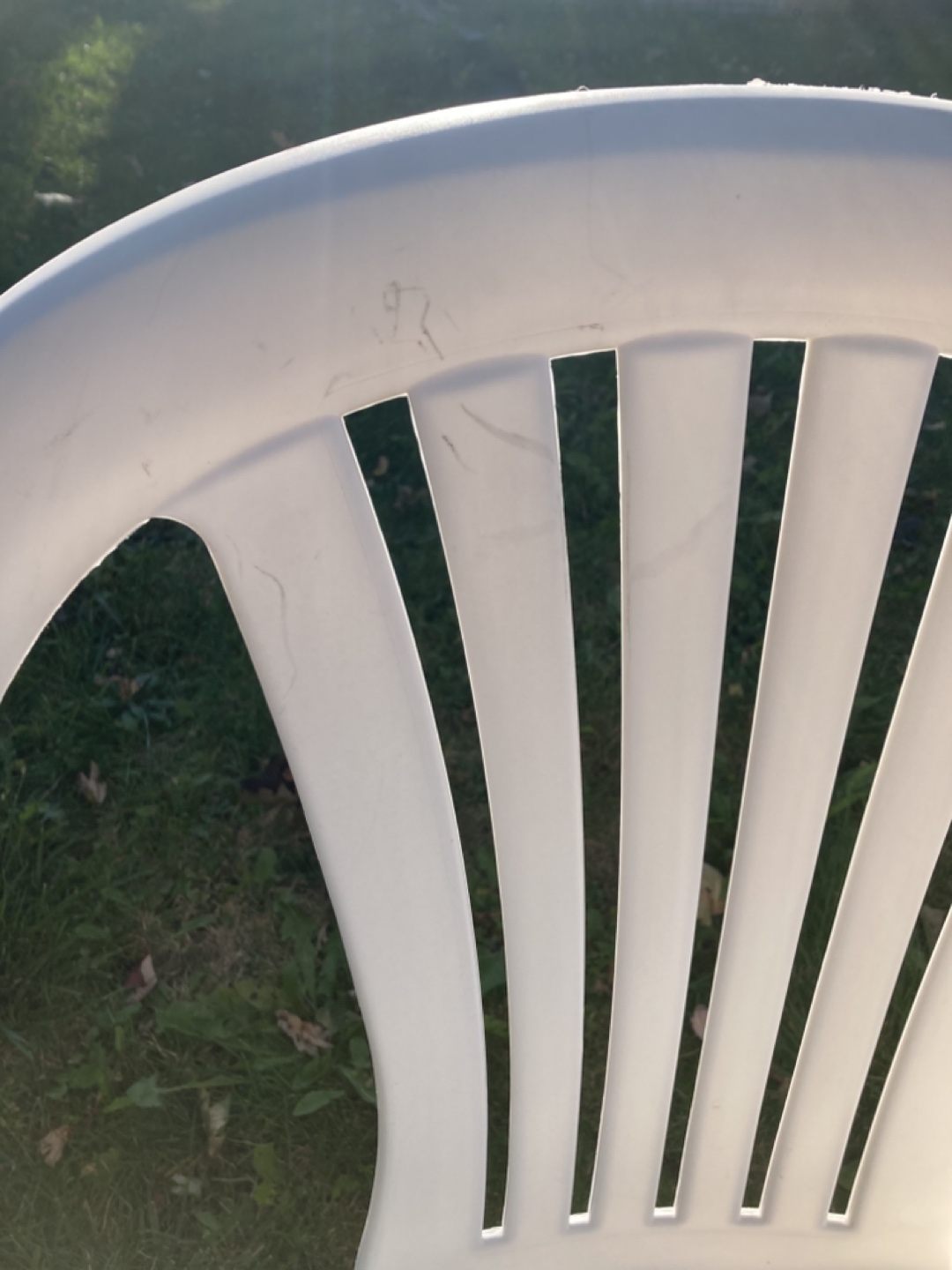 🥕Three White Plastic Lawn Chairs - photo 3
