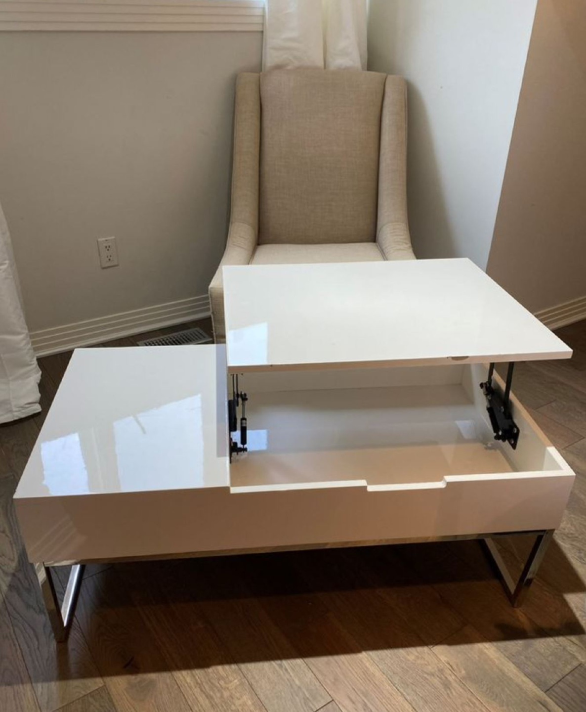 White Lift Top Coffee Table converts into desk ! - photo 4