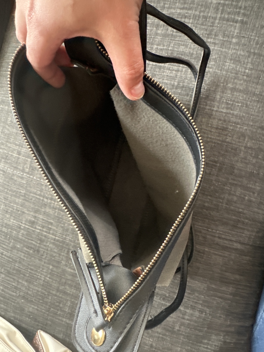 Small/Medium grey and black suede crossbody bag - photo 2