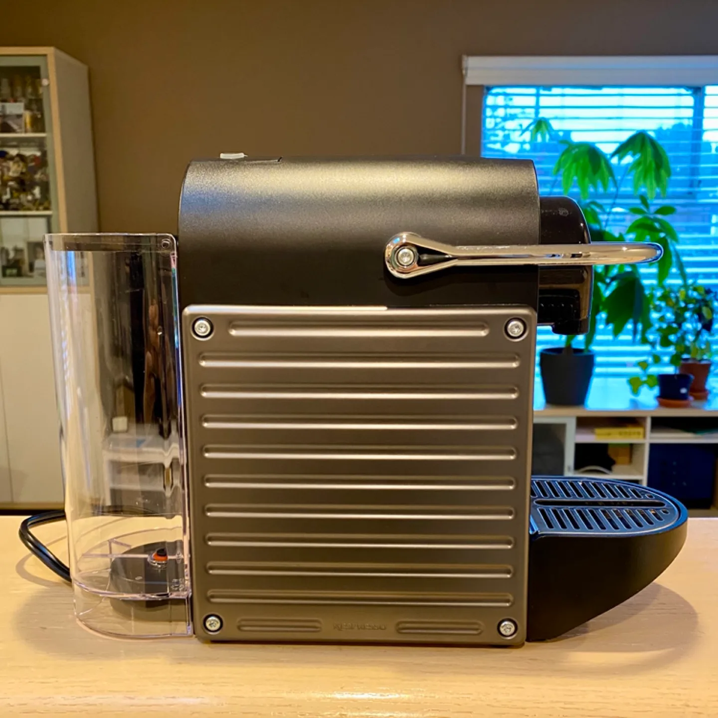 Nespresso Pixie Coffee Machine image indicator(2)