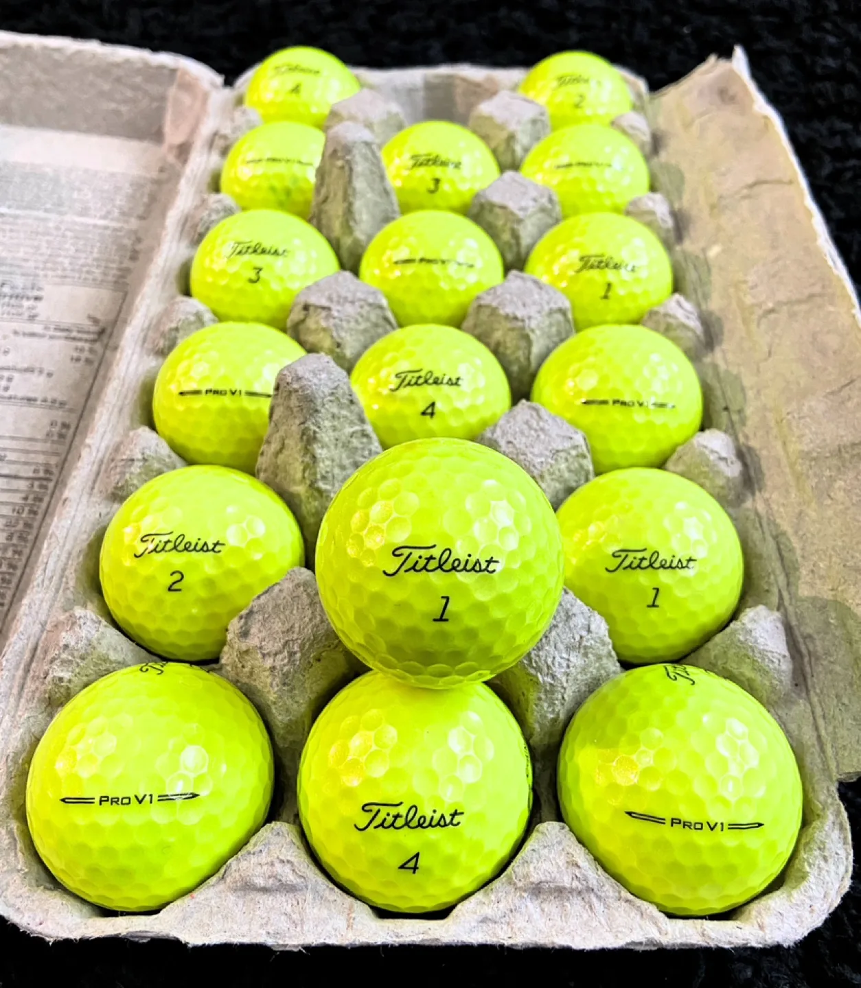 18 Titleist Pro V1 Yellow Golf Balls thumbnail