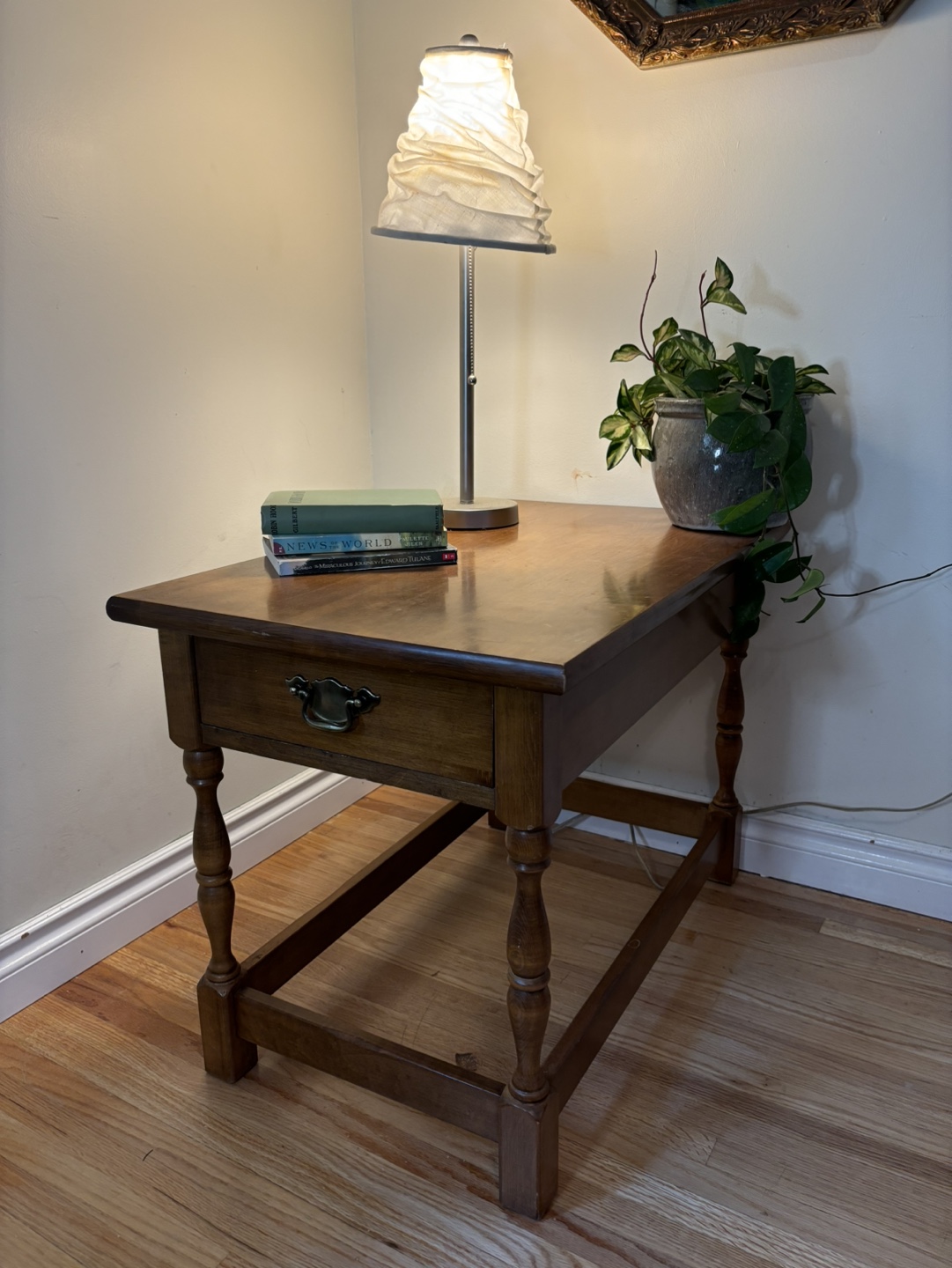 Vintage EndTable/nightstand with Drawer