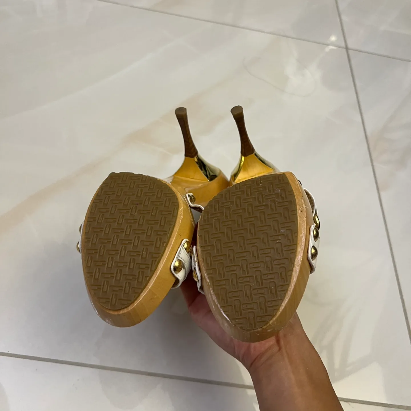 Guess by Marciano White Platform Heels image indicator(2)