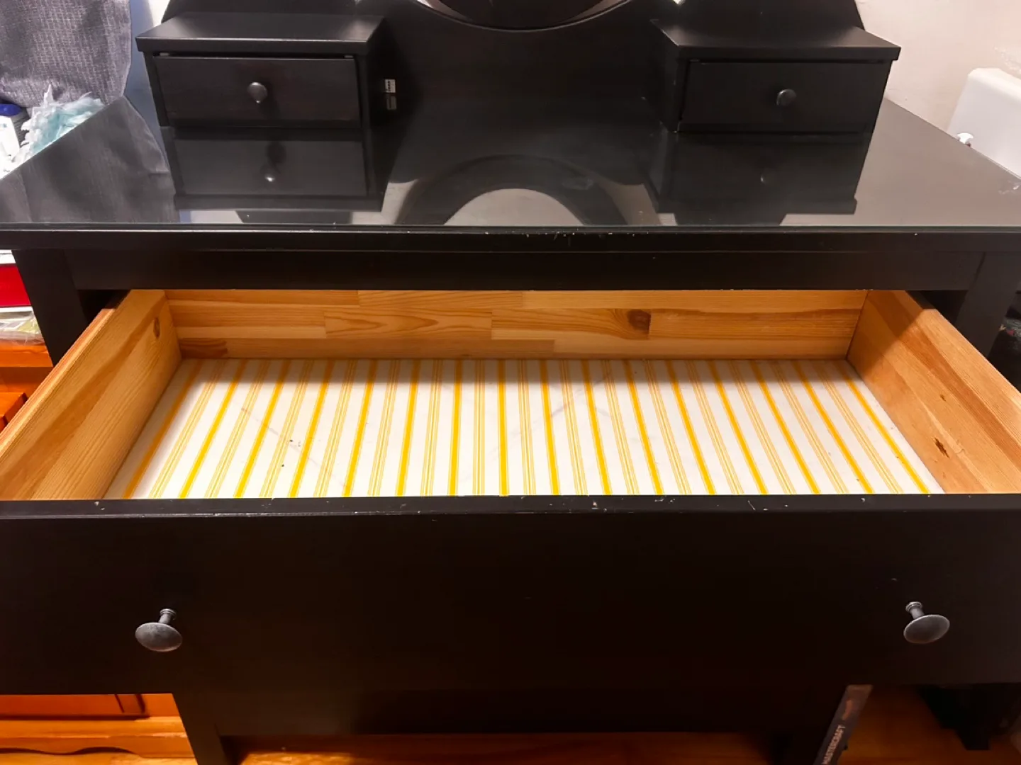 IKEA Vanity with Mirror image indicator(3)