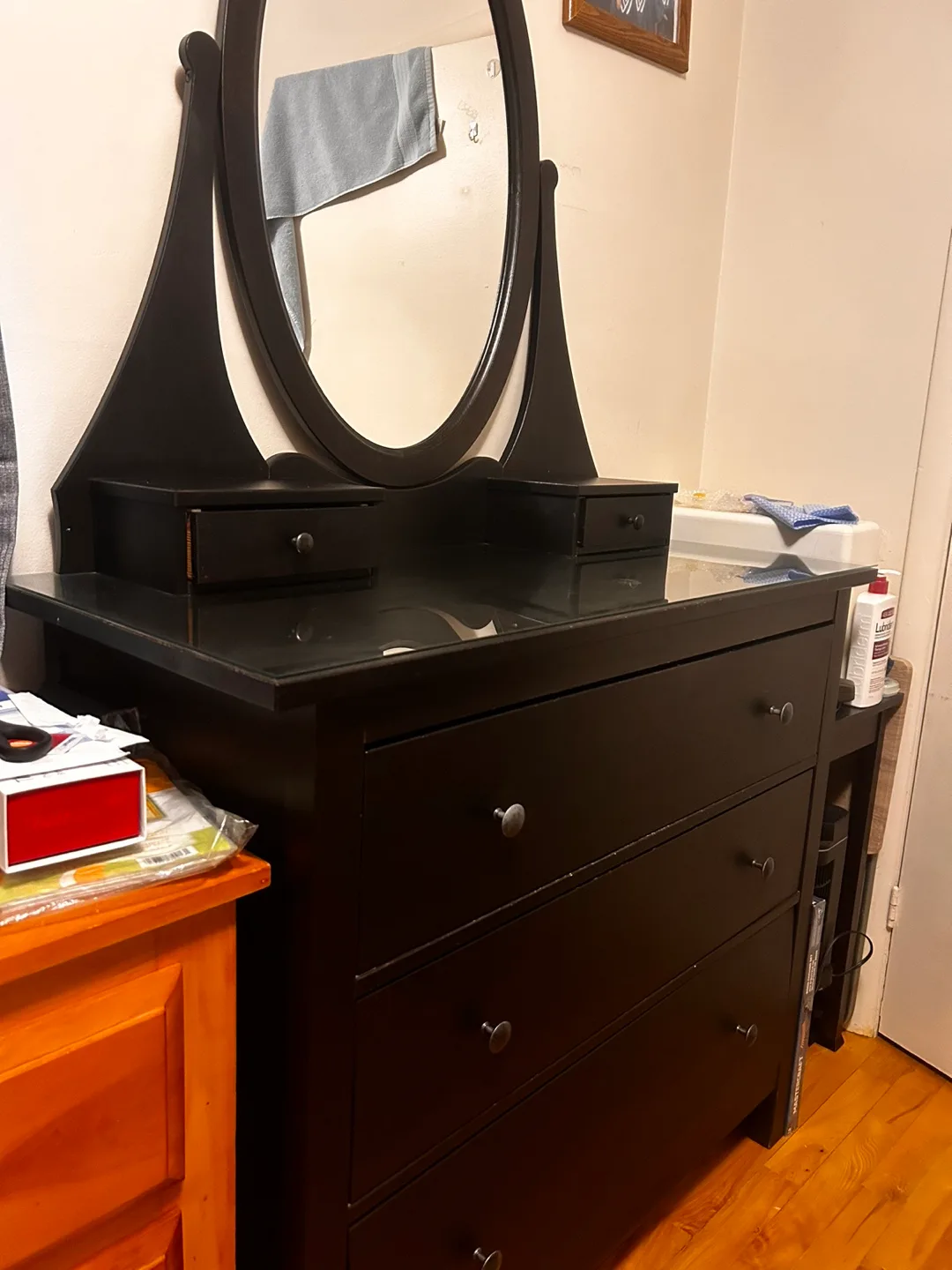 IKEA Vanity with Mirror image indicator(6)