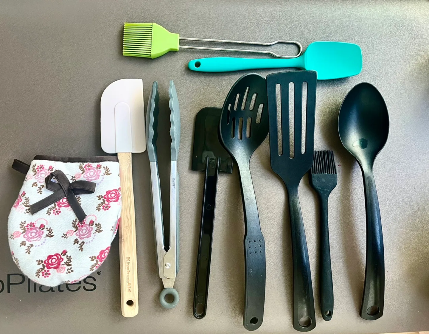 Kitchen Utensil Set + BNIB measuring cups all for $5 thumbnail