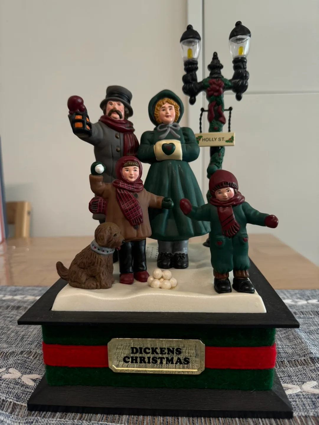 Christmas Family Holiday Scene Musical Figurine thumbnail