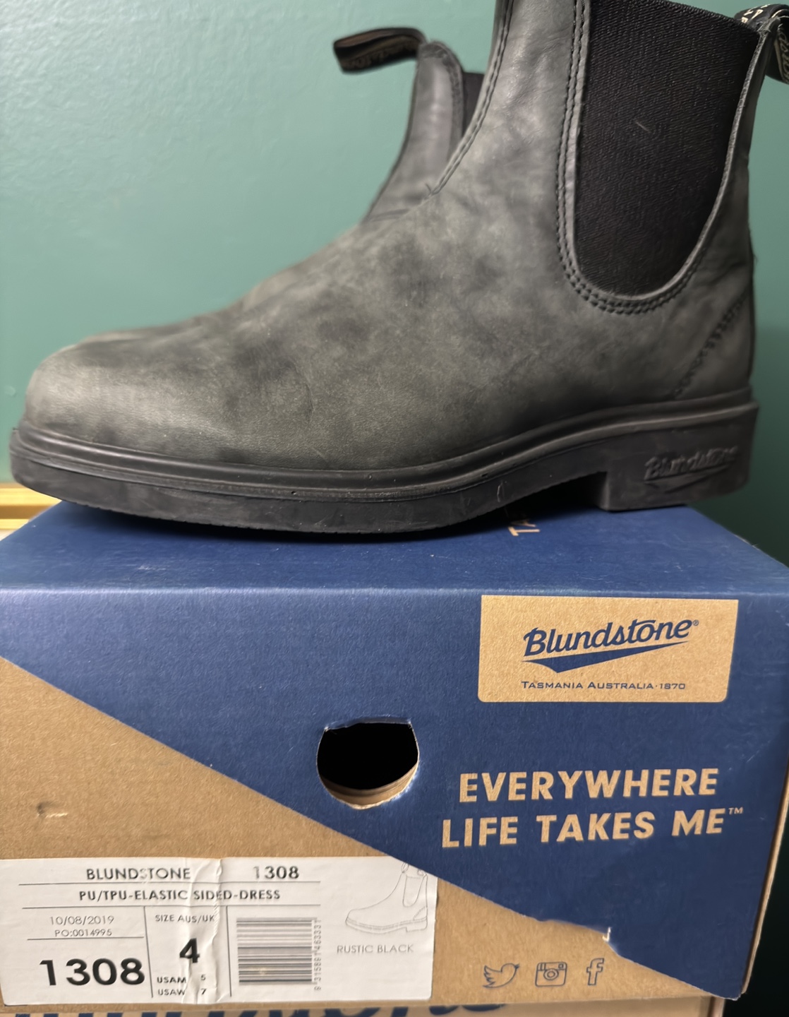 Blundstone 1308 Boots  Chisel toe - US womens 7/ Mens 5/ Aus 4