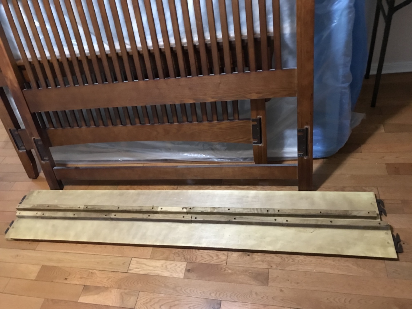 Queen Size Wooden Bed Frame with mattress box - photo 3