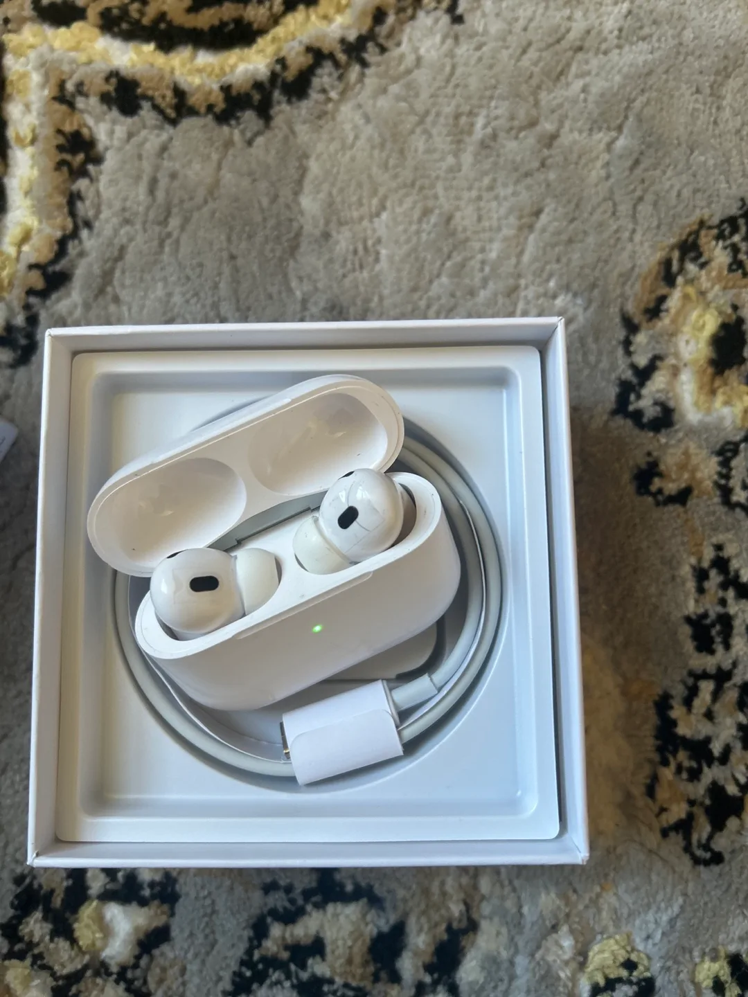 Apple AirPods Pro (2nd Generation) image indicator(3)