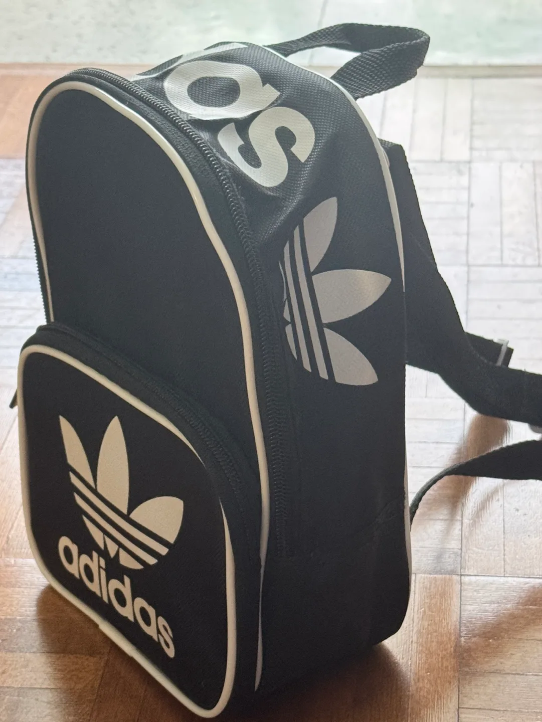 Adidas Originals Santiago mini backpack image indicator(4)