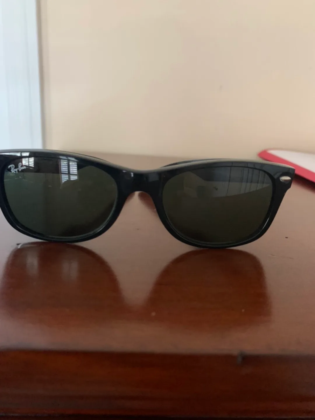 Ray-Ban Sunglasses image indicator(2)
