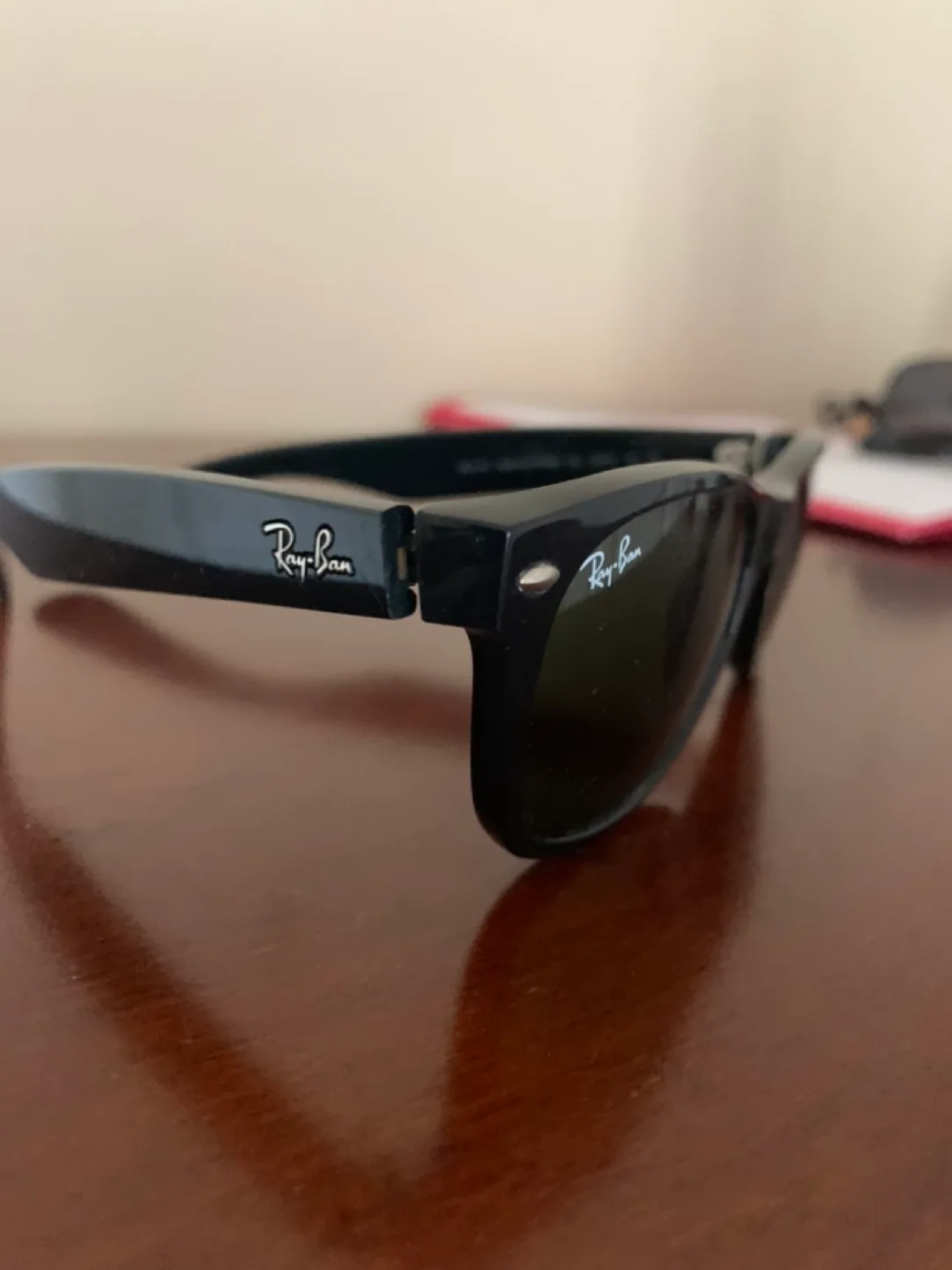 Ray-Ban Sunglasses image indicator(3)