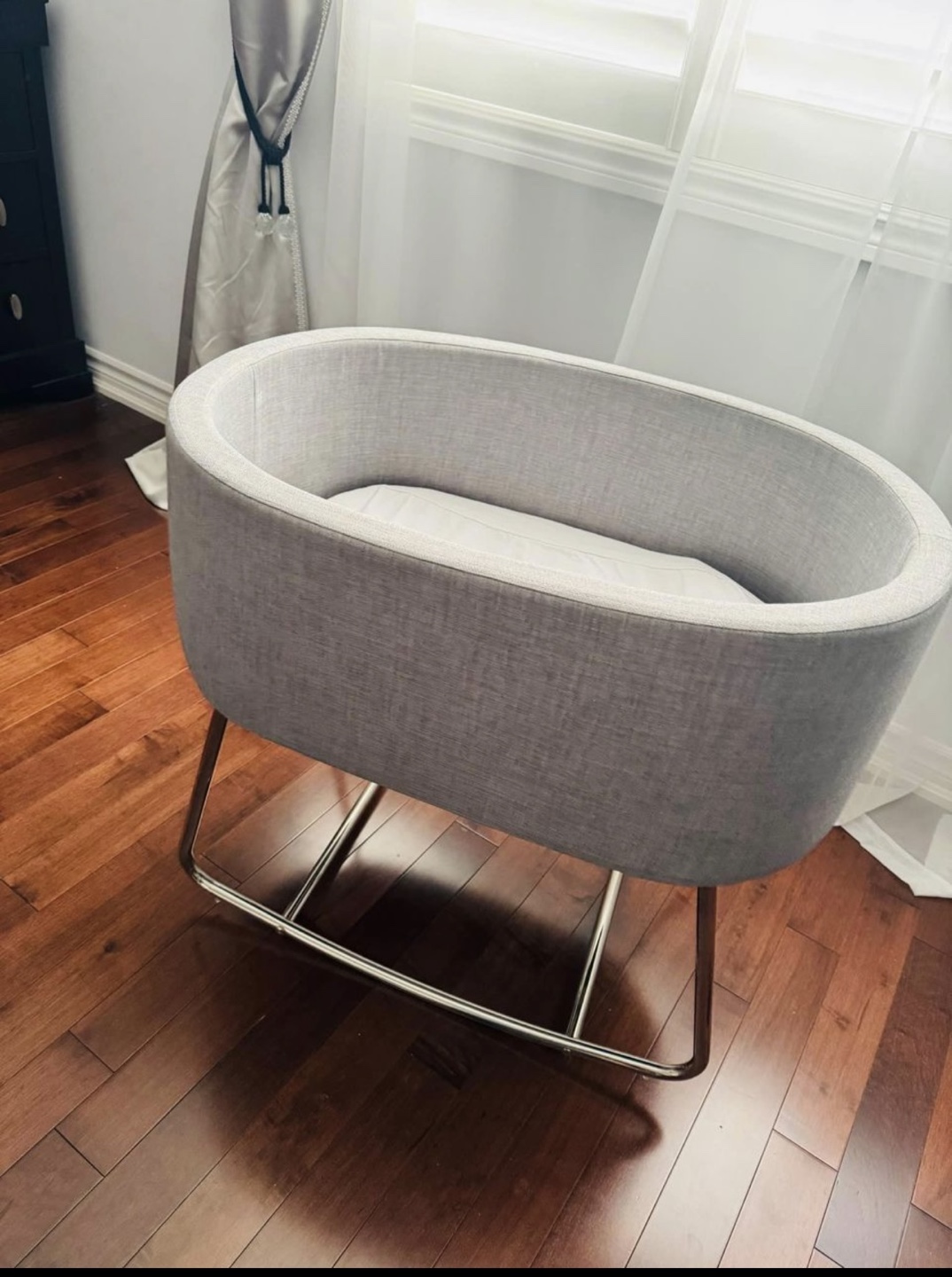 Baby bassinet with stand