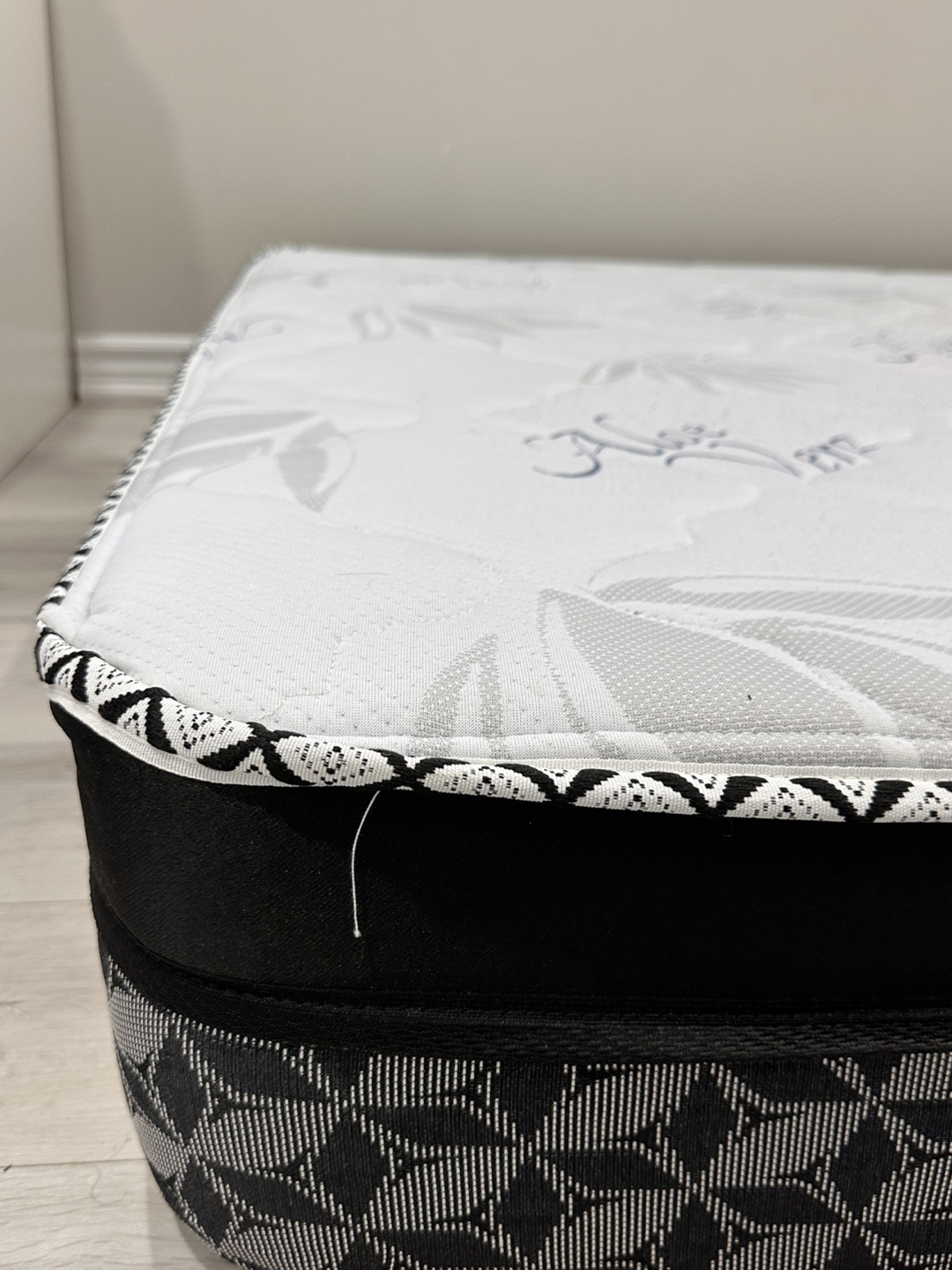 For Sale: 9.5” HD Eurotop Queen Mattress #freecycle - photo 4