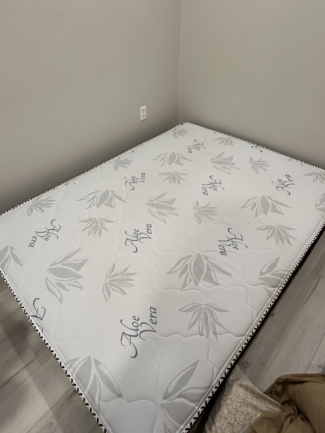 For Sale: 9.5” HD Eurotop Queen Mattress #freecycle