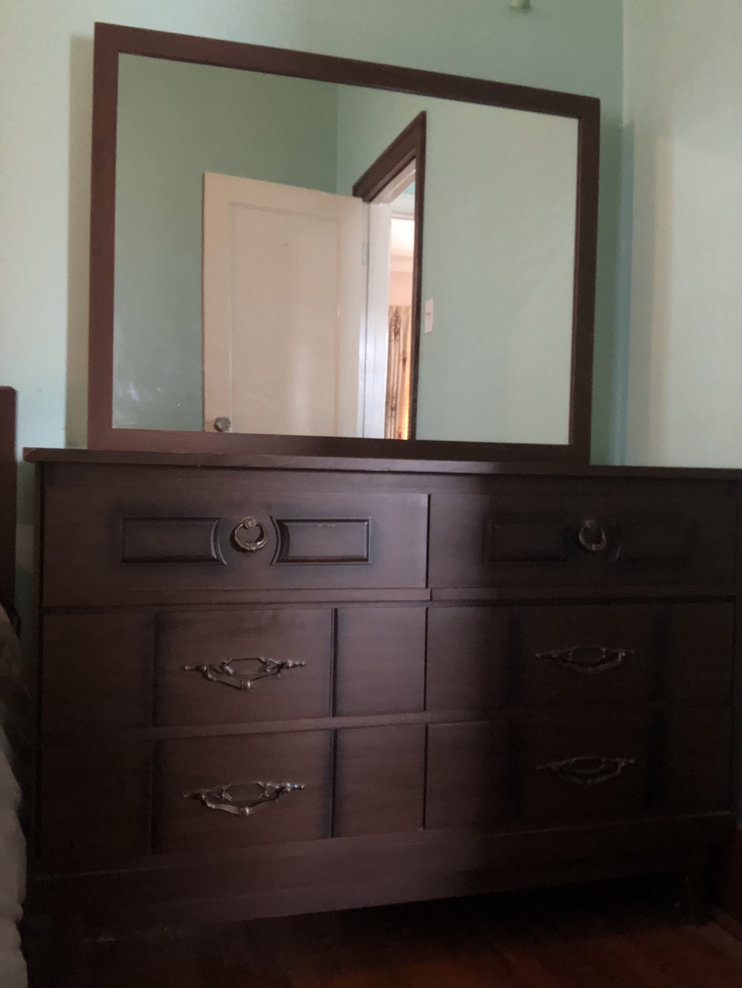 Vintage Dresser with Mirror in great condition