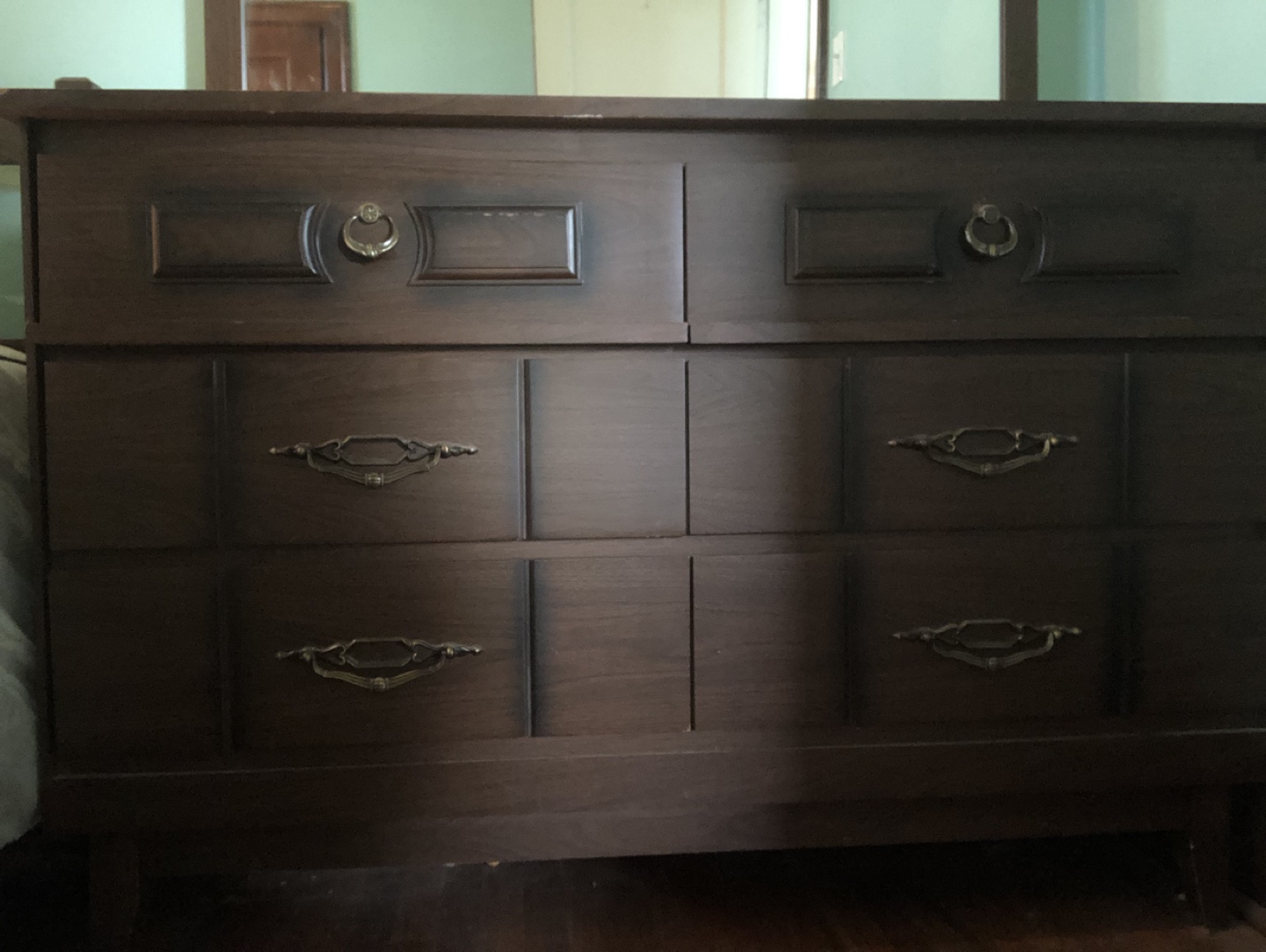 Vintage Dresser with Mirror in great condition - photo 2