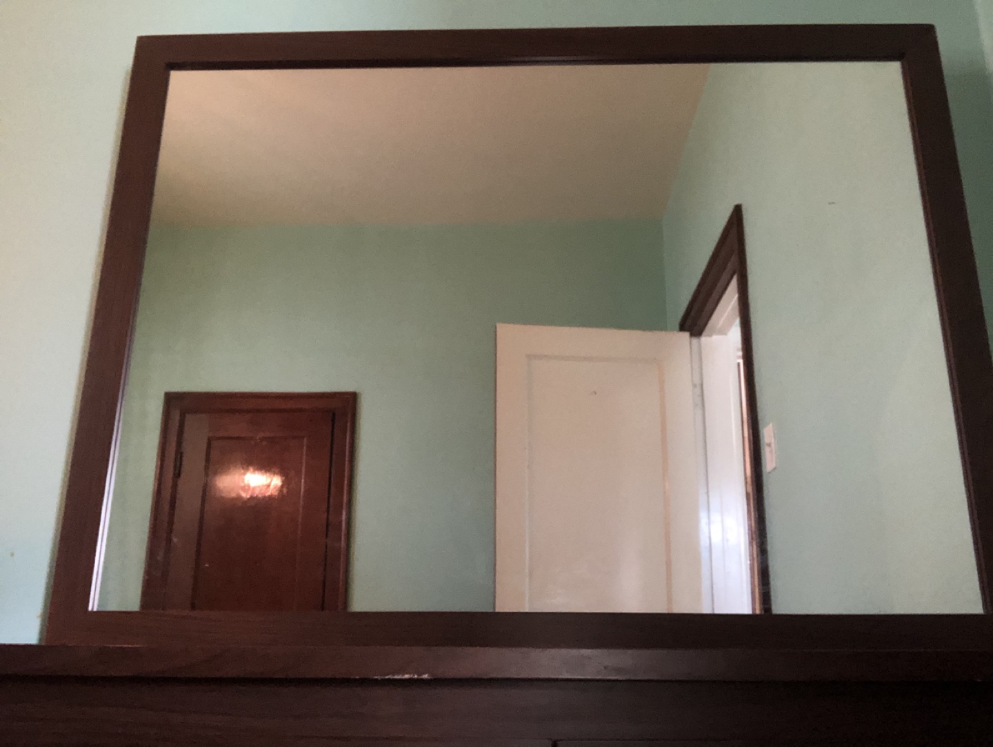 Vintage Dresser with Mirror in great condition - photo 3