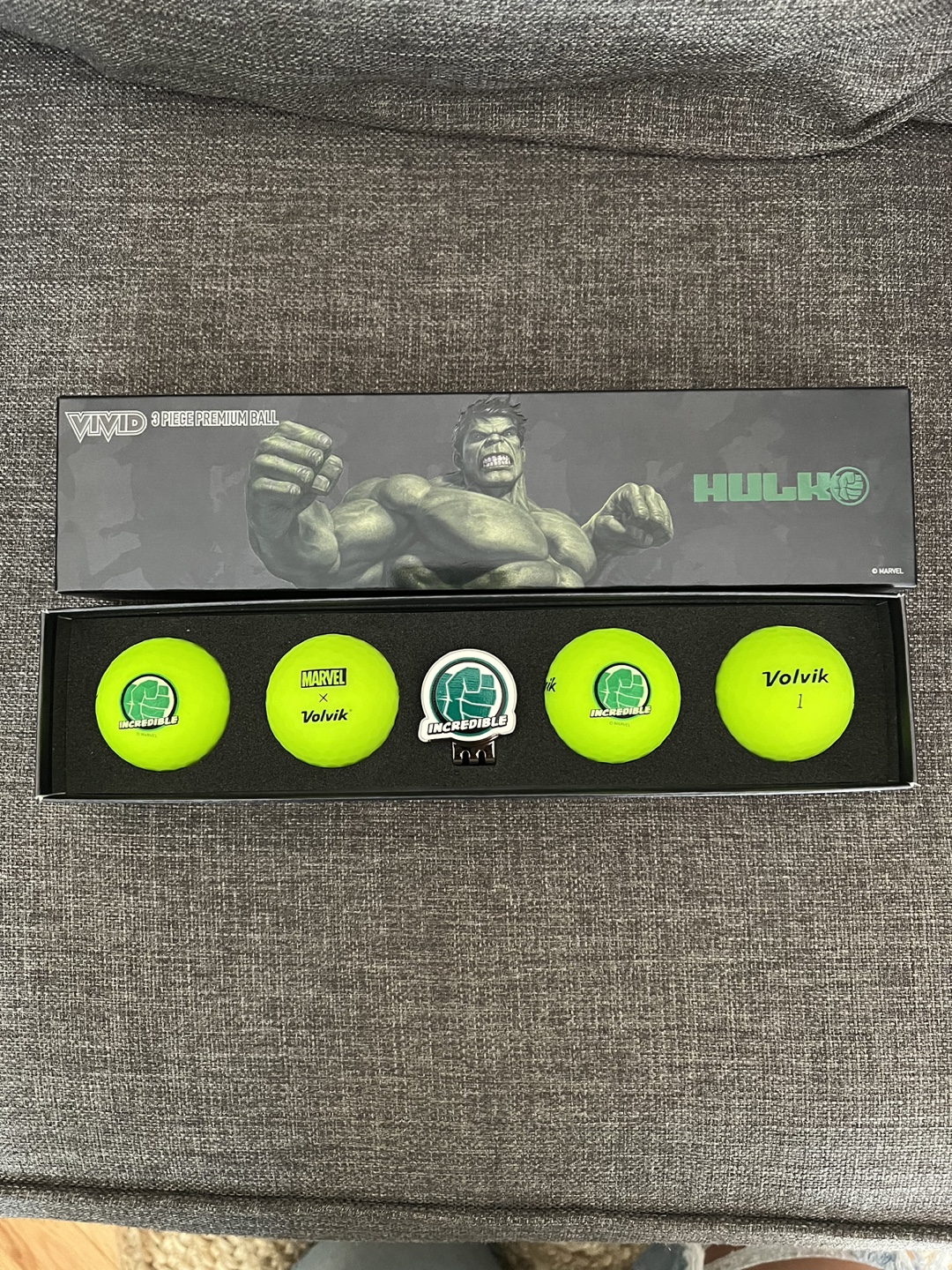Hulk Marvel x Volvik Golf Balls and golf marker set