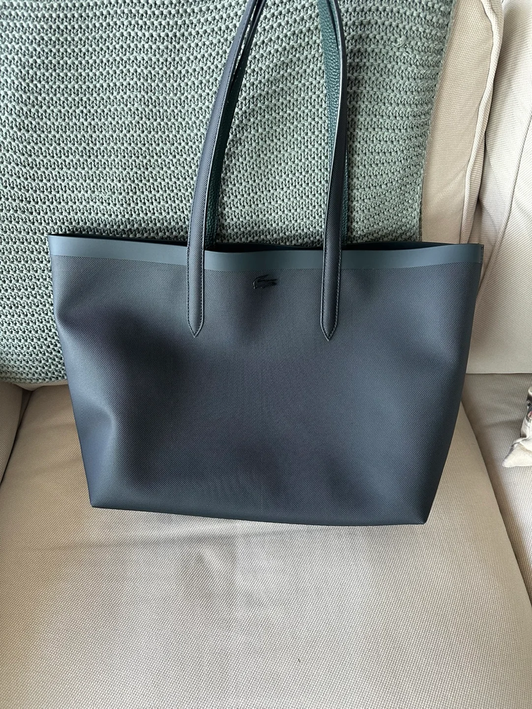 Reversible Women Lacoste Tote with Pouch image indicator(5)