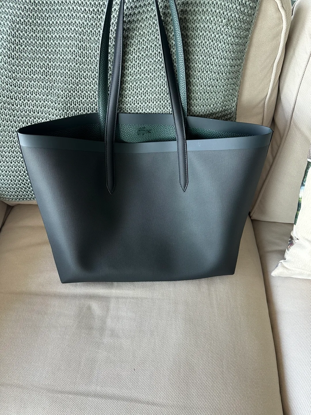 Reversible Women Lacoste Tote with Pouch image indicator(7)