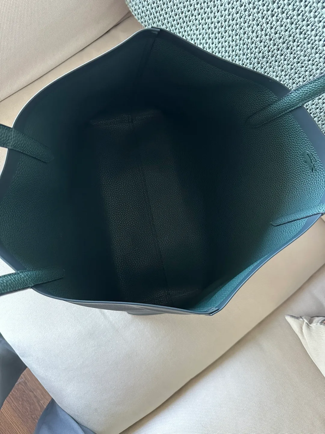 Reversible Women Lacoste Tote with Pouch image indicator(8)