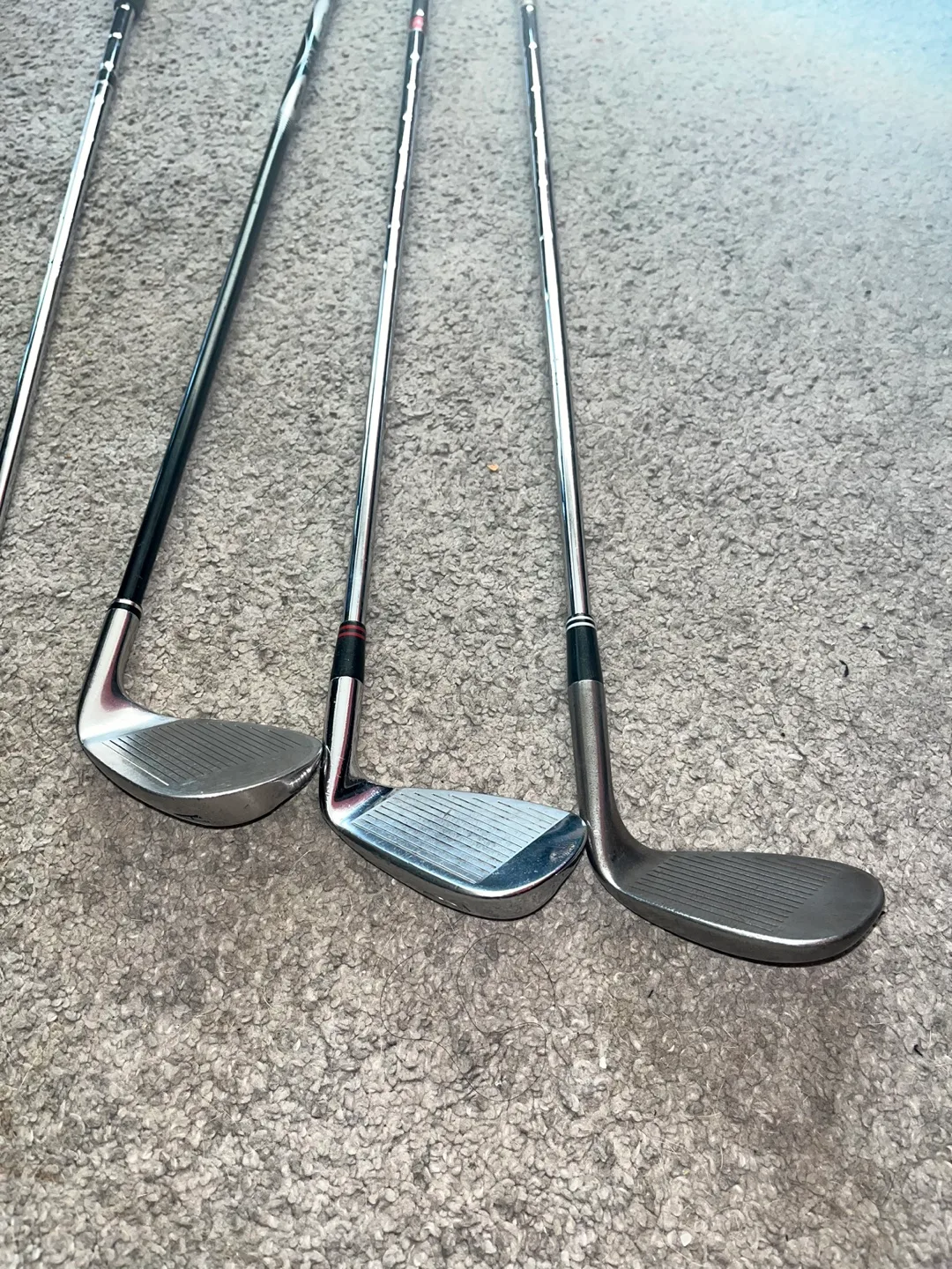 Left Handed Golf Irons and a Putter image indicator(2)