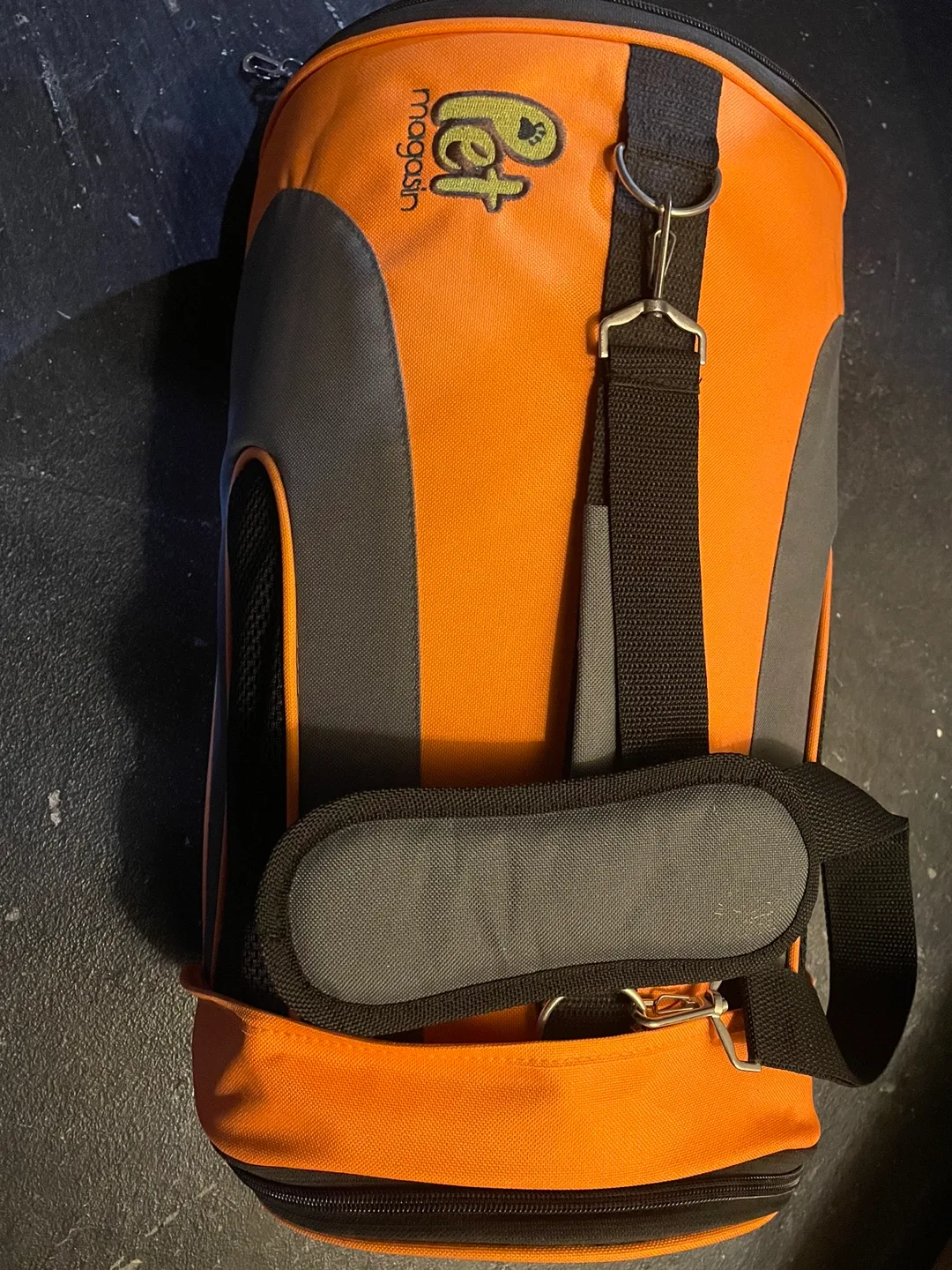 Pet carrier thumbnail